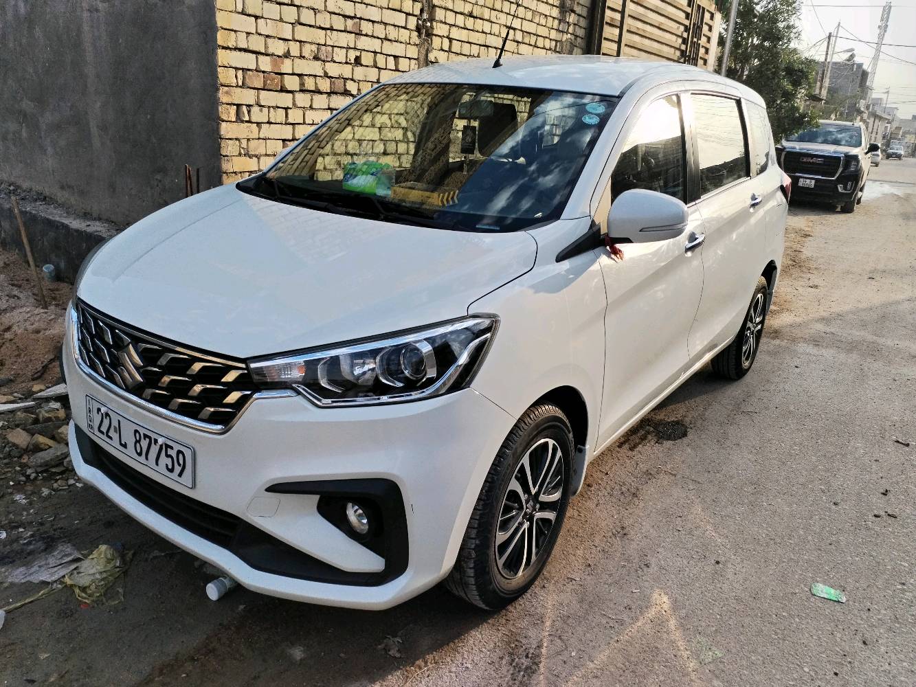 سيارة سوزوكي إرتيجا للبيع، لون أبيض بحالة ممتازة مثل الجديد، استعمال خفيف. السيارة واسعة ومريحة وتأتي بكافة المميزات الحديثة مثل الشاشة اللمسية ونظام القيادة السلس. مناسبة للعائلات وتوفر تجربة قيادة مريحة ومتعة.