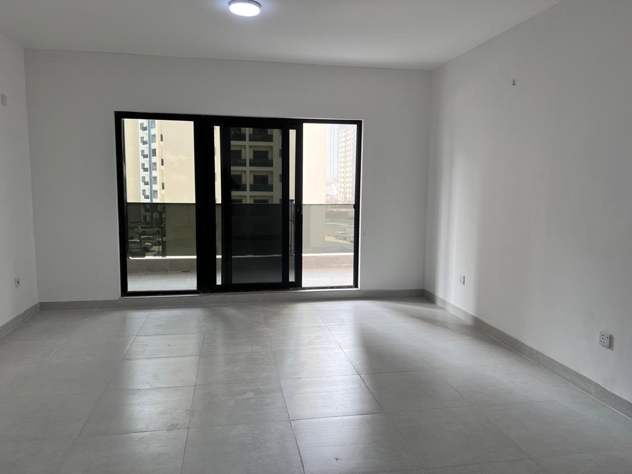 شقة للإيجار – مجمع دار السلام السكني
📍 الموقع: شارع مطار المثنى
🏢 المجمع: مجمع دار السلام السكني – بناية Ba2
📐 المساحة: 205 م²

✨ مواصفات الشقة:

* 3 غرف نوم، إحداها ماستر
* حمام ضيوف
* حمام عائلي
* إطلالة مباشرة على المول
* شقة جديدة وغير مسكونة سابقاً

💰 الإيجار الشهري: 1,150,000 دينار عراقي

للاستفسار يرجى التواصل مع الرقم ***********
