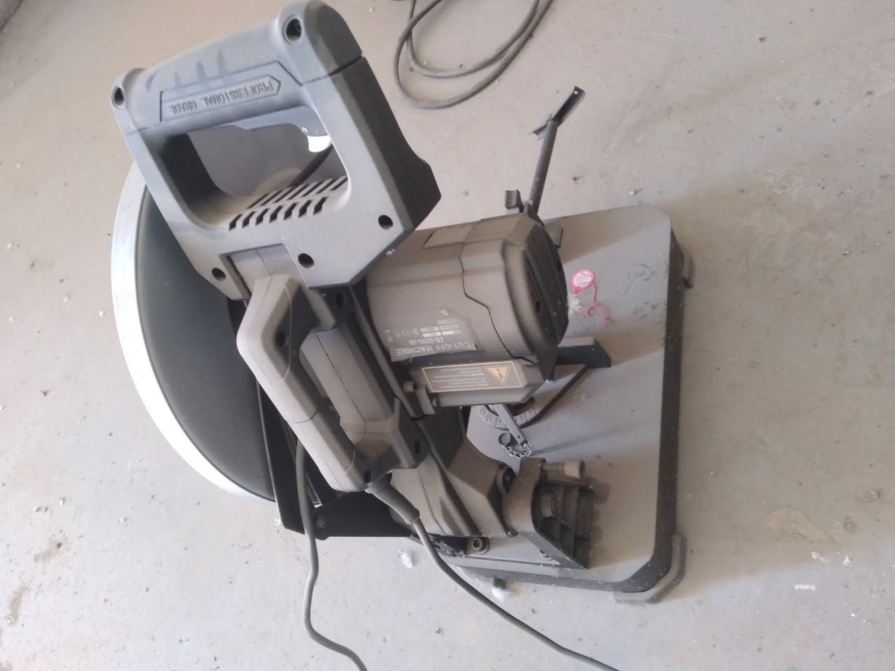 كتر قطع بارد جديد مامشتغل قفل ٣٠٠ وبي مجال قليل شراي  خاص او اتصال ***********
