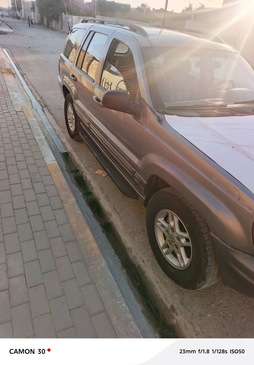 لبيع جيب موديل 2000 رقمه نينوى رقم صاحب السياره *********** لا بارد ولا ضربه محرك 8يلادي
