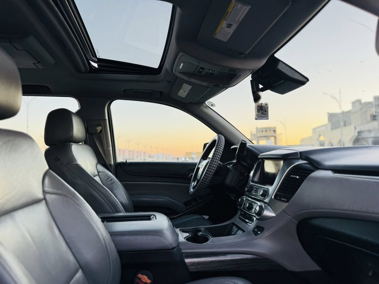 تاهو موديل 2015 اصل وأرد أمريكي حادثه جاملق وبنيد بدون دواخل وباقي سياره كفاله من ضربه وتبديل بيه ثلاث قطع كلير فقط سعره 268 وبيه مجال رقم هاتف ***********موصفات سياره LSZفول واحد على واحد فتحه سقف شاشه ماميه شاشه خلفيه مثبت سرعه بصمه تشقيل بصمه ابواب كشنات جلد كشنات كهربائي حساسات خلفية ماميه تشقيل عن بعد رادارات امامي وخلفي وجاني تبريد تدفئه كشنات رادار بل مري ثلج داخليه ثلاث قطع تبريد 7راكب تحكم استيرن محرك وكير كفاله حداديه تخم تاير جديدات مكان سياره كربلاء مكلف بل نشر
