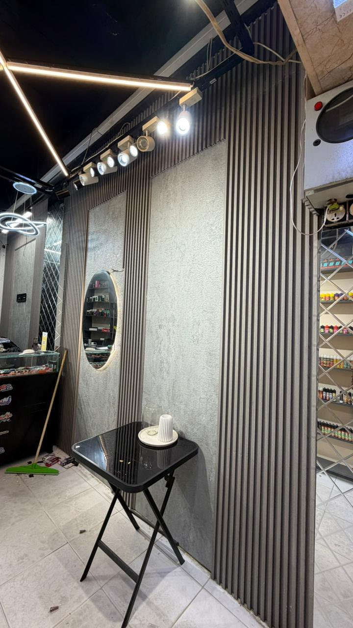 المحتويات رفوف فاترينات عدد ٦
وميز دخل عدد ١ وميز صيانة عدد ١ 
وميز الي بي جام حرف L
تواصل  واتساب ***********
