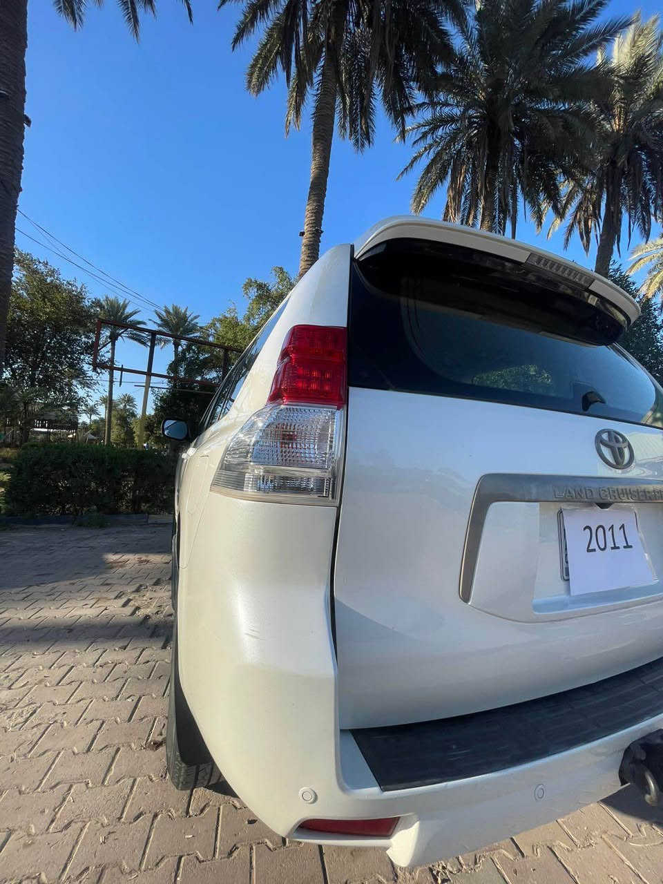 لاندكروز برادو 2011
 وارد كويتي  4سلندر  
رقم بغداد الماني 
عداد المسافة 175000كم
7 راكب 
للبيع فقط نقد بدون مراوس 
كشنات جلد بصمة عمل مع اضافة مواصفات تشغيل عن بعد مع التحكم بالجام مع مري شفط 
السيارة استخدام شخصي مالبيت , بالنسبة البدي السيارة مكفول من الضربة والصبغ فقط ملاحظات جدا بسيط وبالنسبة للدعاميات بيهن اماكن صبغ للجمالية  بسبب الشخوط وبالنسبة للكير والمكينة والكهربائيات والتبريد والصدر بحالة جيدة جدا والسيارة عليه ادامة كاملة من دهن من ابلكات نوزلات فلاتر يعني السيارة جاهزة ان شاء الله للاستخدام  
واي استفسار الاتصال على الرقم *********** واتس او اتصال 
سعر البيع 220 ورقة  وبيه مجال بعد المعاينة ان شاء الله 
مكان السيارة بغداد الغزالية Colombo, Sri Lanka
