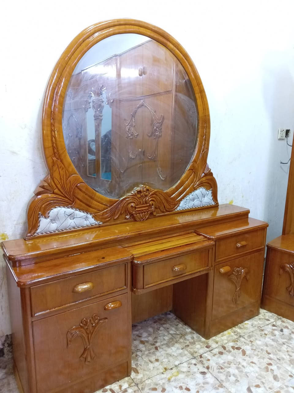 مكلف بلنشر غرفه تسكام نجاره صاج داخل وخارج ظهر جرجوبه صاج بورمي نقش 900وبيه مجال  حله للاستفسار الاتصال بلرقم ***********
