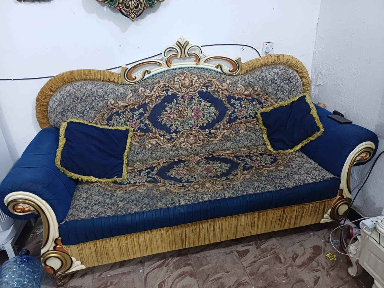 تخم قنفات قطعتين كبار قطعه وسط وقطعتين زغار كراسي   السعر ٦٠٠ ألف العنوان الكوت / داموك  الضباط  المراجعه رقم الهاتف  ***********
