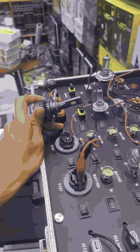 السلام عليكم
توفر زنون شمسي ( اوف وايت )الزنون الشمسي نفس الكلوب البلادي ما يحاسب عليي المرور اناره قويه جدا 
توفر بقياسين فقط قياس H7 و قياس H1 
توجد خدمة توصيل جميع محافظات العراق 5 الاف 🚚
عنوان المحل 📍الديوانية قضاء الشامية حي الصناعي 
للحجز واتساب *********** او مراسله الصفحه
