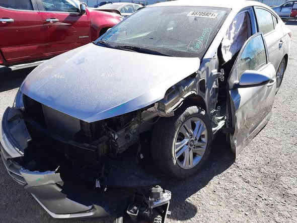 السلام عليكم من رخصة الادمن  النتر 2020 وارد 
الحادث موضح بالصور بأسمي السيارة
ماشية.    54 الف 
شاشة جبيرة 
تحكمات 
رادر جانبي وأمامي وخلفي
كامرة دوارة
تحديد مسار  
قياس ظغط الإطارات 
لايت زنون 
الايرباك راجع سيتم بلادي تبريد ثلاجة 
للاستفسار.  ***********
السعر.   135وبيهة مجال
