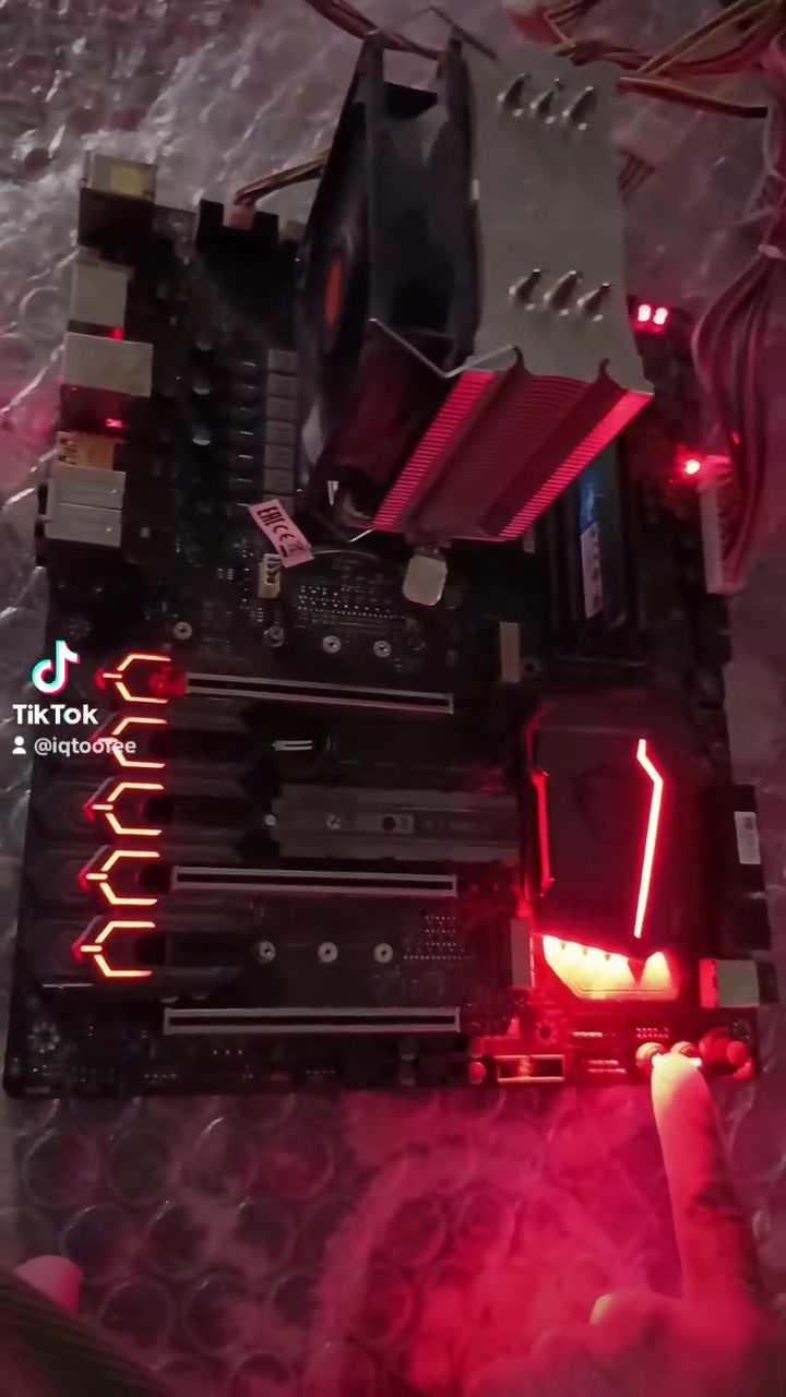 مذر بورد جيل سادس وسابع msi z270 مع معالج i5  جيل سادس شرط الشغل قيم واخذ مقطع الفحص الفديو موجود بلمنشور


**إذا كنت صاحب هذا الإعلان وتريد حذفه لأي سبب، رجاءا أرسل رسالة إلى الدعم الفني**