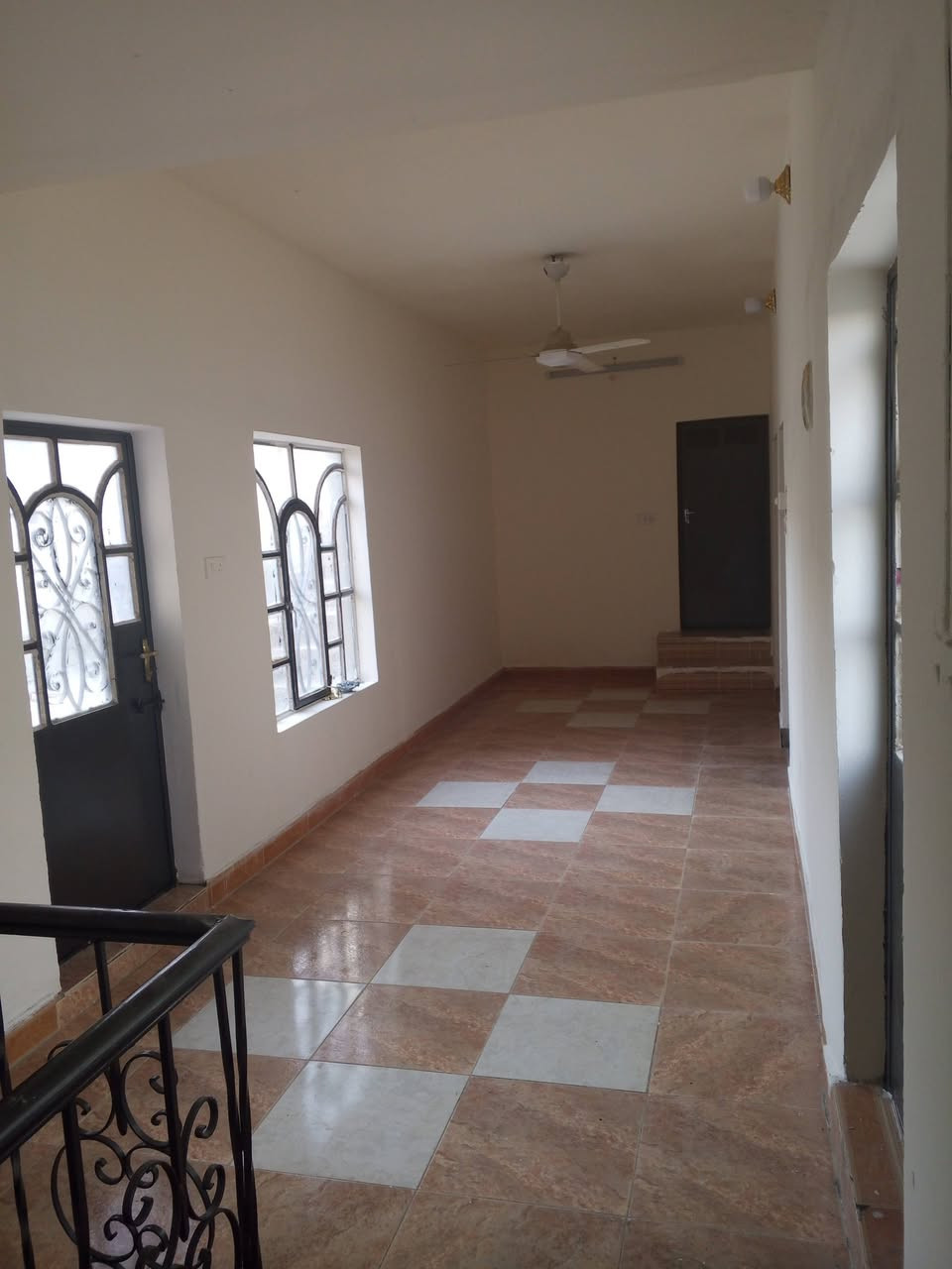 مرحبا
دار سكني حي الخضراء مربع حجي اسعد 
المربع الأول 
قرب الثلاجة 
المساحة ٣٠٠ متر 
عرض الشارع ١٠ متر 
الواجهة ١٥ متر 
النزال ٢٠ متر 
الدار حاليا فارغ 
محدث 
طابقين غرفتين جوه 
٣ غرف فوك 
ملحقات كاملة 
نوع السند من صاحب التمليك حصرا
السعر عل خاص او الاتصال ***********
