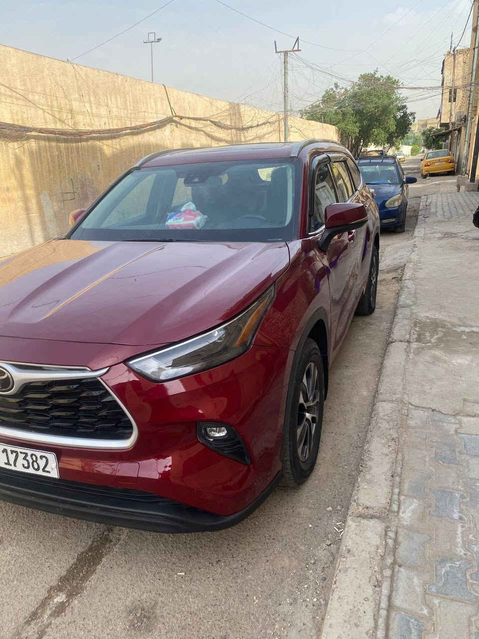 السلام عليكم للبيع او مراوس Toyota Highlander
هايلندر موديل 2022 XLe رقم بغداد  6 سلندر حادثها من امريكا قبق الصندوق فقط وبالعراق صار بيها صبغ احزام وربع القماره فقط بدون دواخل

فول مواصفات
سلايت شاشة جبيره كامرة شحن وايرلس اشاير مري تحكمات ستيرن كشنات جلد تدفئه كشانات رادارات تشغيل عن بعد اوتو هولد صندوق كهربائي بصمة ابواب وبصمة تشغيل  7 راكب 3 قطع تبريد السيارة جاهزه وماناقصها شي مكاني بغداد الغزالية وهذا رقمي للاستفسار سعرها 210 وبيها مجال ***********
