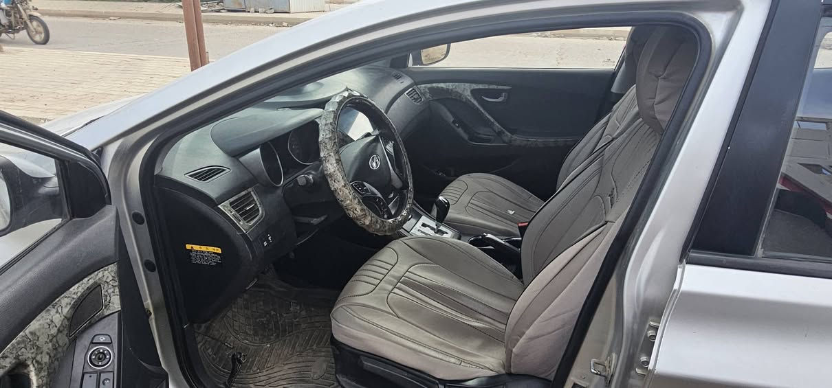 سياره النترا افانتي ٢٠١٢ مكفوله من الضربه
كير وحداديه مكفوله
فقط صبغ وبارد جدا قليل 
السياره جاهزه من كلشي 
تايرات  صار سبوع من شادهن 
دوشمه جديده 
حساسات 
شاشه اصليه 
كامره 
محرك gdi1600
رقمه ديوانيه 
السعر ٩٢ وبيه مجال
رقمي اليحب يتصل 
***********
