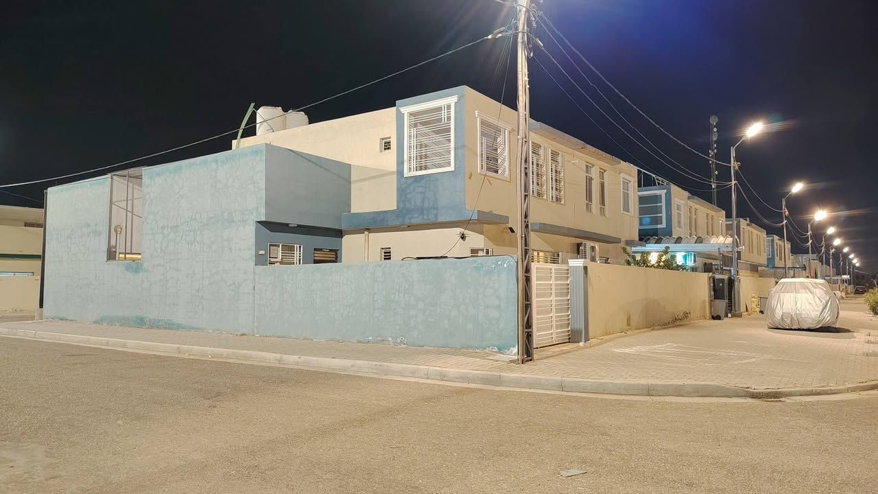 دار للبيع في مجمع الزهراء السكني مرحله الثانية 200متر 
جاهز للسكن طابقين 4غرف النوم بيت ركن شارع سنتر بل مدخل مجمع الزهراء السكني اتصل على واتساب *********** ***********
