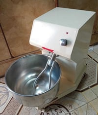 للبيع عجانه 10 كيلو صنع تركيا مكاني بغداد قرب الكاظمية السعر ٣٢٥ 07713...