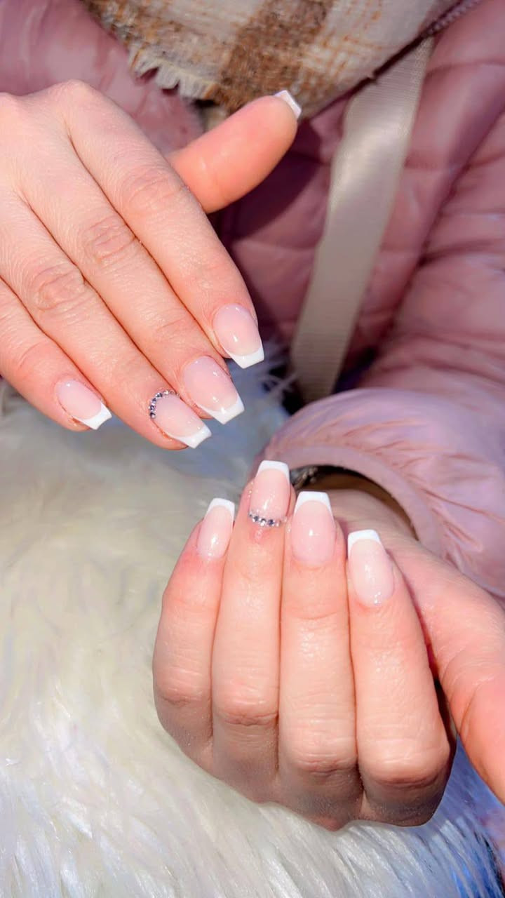 هلو بنات كلبي حبيباتي اكرلك جل اكستيشن سترونك جلش قدم جلش ايد سعر 25الف مكاني خلف محافظه رقمي ***********حفافه وجه تنظيف بشره اسبوعي تنظيف قدم موجود تدللون حبيباتي ماكيره اسو
