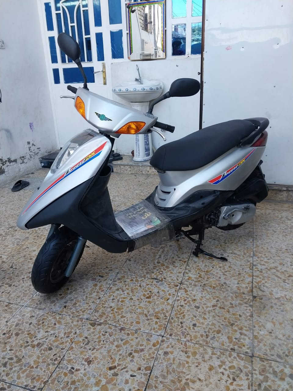 يالله للبيع بريز ياباني رمبه كله بلاد على وضع رمبه دراجه جديده كدامك سعر ٥٥٠ مكان بغداد بلديات كفرات مختم أوراق كامله تايرات جدد مكينه مكفوله *********** نتصل خاص ماكو اعتذر
