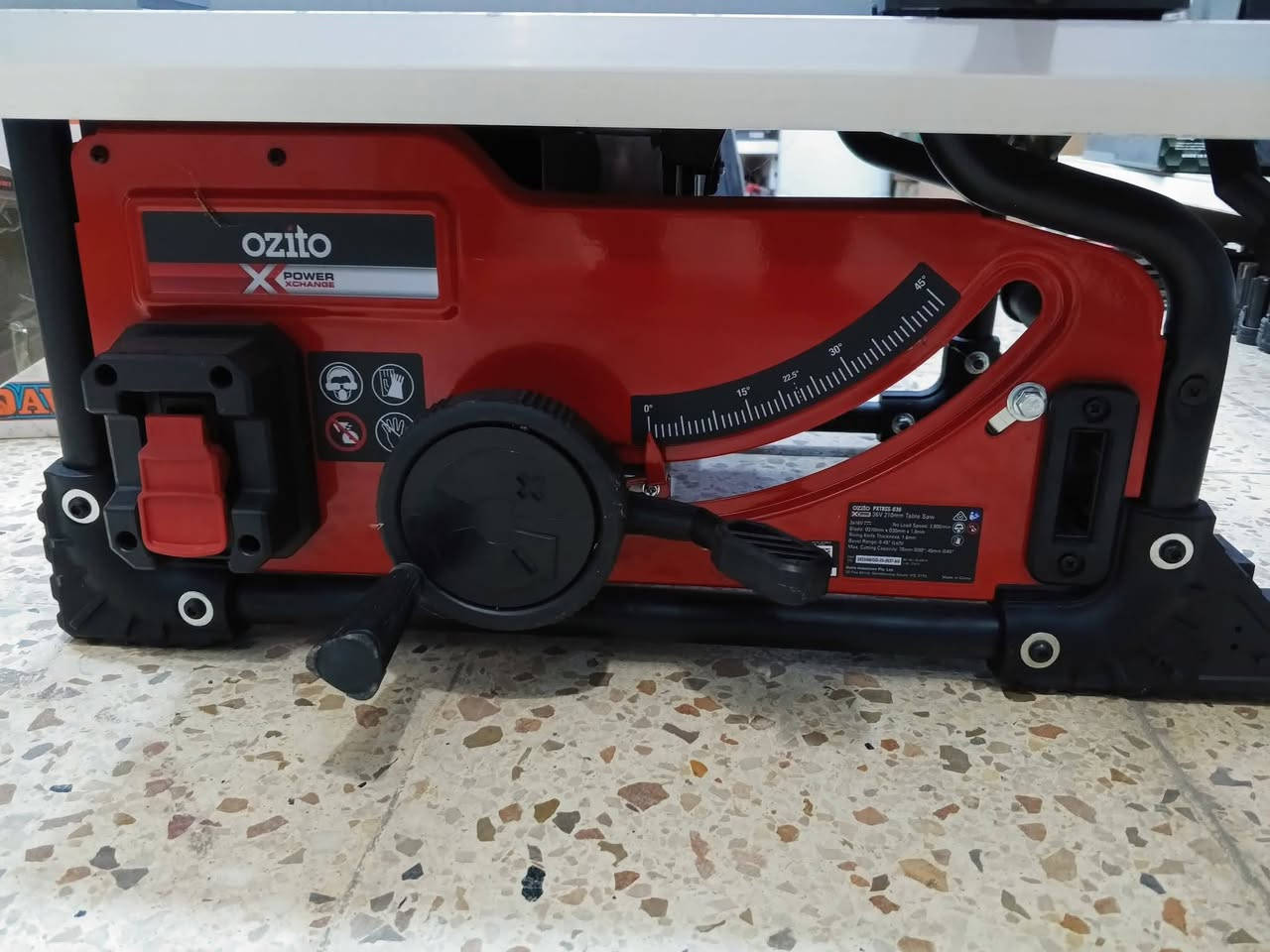 السلام عليكم 🙋🙋 
منشار تشريح شحن منضدي روعه جدا 🌹🌹
دبل بطاريه اربعه امبير البطاريه 
حجم القرص 8 انج 
عدد الدورات 3800 دوره بالدقيقه 
قدره البطاريه 18 فولت دبل 
ماركه اوزتوا استرالي 
يفتح كشاو 65 سم 
ارتفاع الجهاز 30 سم 
عرض الجهاز 55 سم 
طول الجهاز 55 سم
السعر ( ٢٧٥  ) ألف مع التوصيل 
الحجز على الخاص او الاتصال على الرقم ***********
