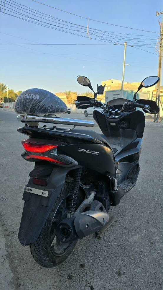 سلام عليكم
منشأ الدراجه  فيتنامي   2019
Pcx جيل الثالث 
مكينه. 150 cc
مكفوله مكينه كلجات 
نظافه ٩٠ بلميه  موضحه بلصور النظافه 
اي نقص مبيهه 
حساس ازدحام شغال A
ستاند جانبي كهربائي 
تايرات امامي خلفي جدد
مصدات هواء مري حامله موبايل كله جديد 
فلنجه امامي دسكات بنز خلفي  كله جديد 
 السعر ١٣  
الرقم *********** بغداد, العراق
