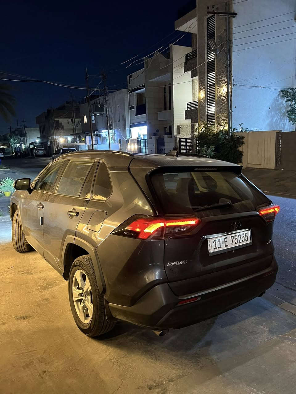 سلام عليكم تويوتا رافور 2020 مكينه V4 2.500تنفس طبيعي تخم تاير جديد السياره نضيفه رقم بغداد الجديد ثلاث انضمه قياده SPORT ECO NORML اشاير بل مري بصمه ابواب شاشه ابل كاربلاي السياره دفع رباعي AWD  XLE الايتات الأماميه LED ابيض عالي ناصي السياره حادثه بجم امامي اما الباقي مكفول كفاله عامه السعر 195ورقه وبيه مجال للاستفسار 
الرقم ***********

