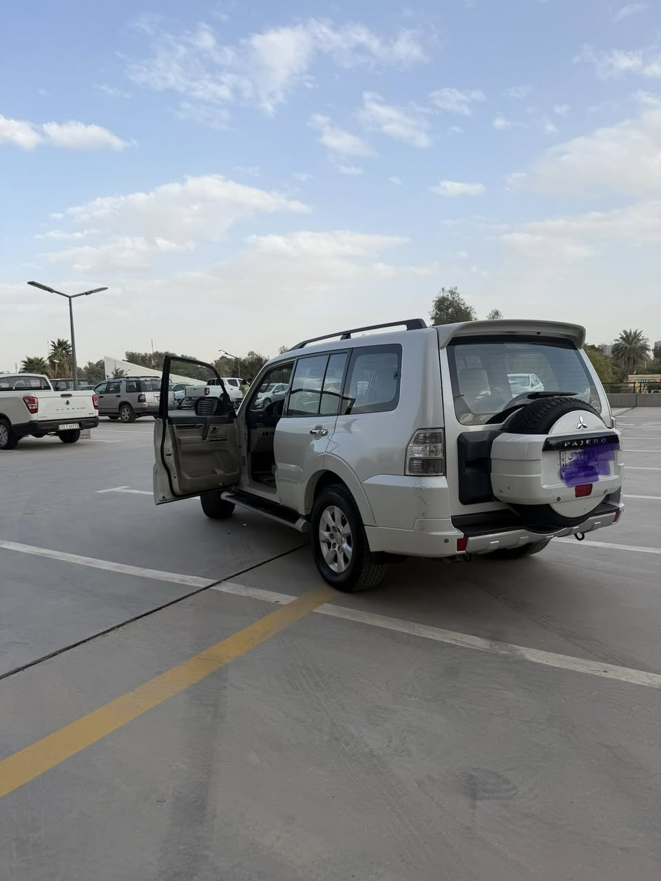 باجيرو حبتور Gls موديل 2014
السيارة باسمي تحويل ثاني يوم
سلايد
حساسات
كاميرا
شاشة
دمام 
زراك لايت
تبريد قطعتين
ثلاجة
مري شفط
السيارة بيها جاملغ ايسر مبدل وتعديل بالباب والبنيد وتعديل بالتكمة بسيط وتكحيل بالجاملغ الايسر
ماشية 15200
عليها غرامات مليون وربع ينزل من سعر الشراء
السعر 155 وبيها مجال
للاستفسار على هذا الرقم
***********
مكاني المنصور
