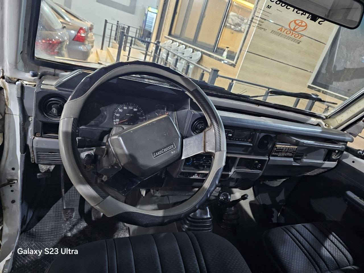 السلام عليكم
لاندكروزر ١٩٨٨ محدثه
٦ سلندر بانزين
كير ومحرك شرط
دبل كير
٤ راكب
رقم دولي
السياره نظيفه
عنوان السياره موصل
السعر 93 وبيها مجال
***********
