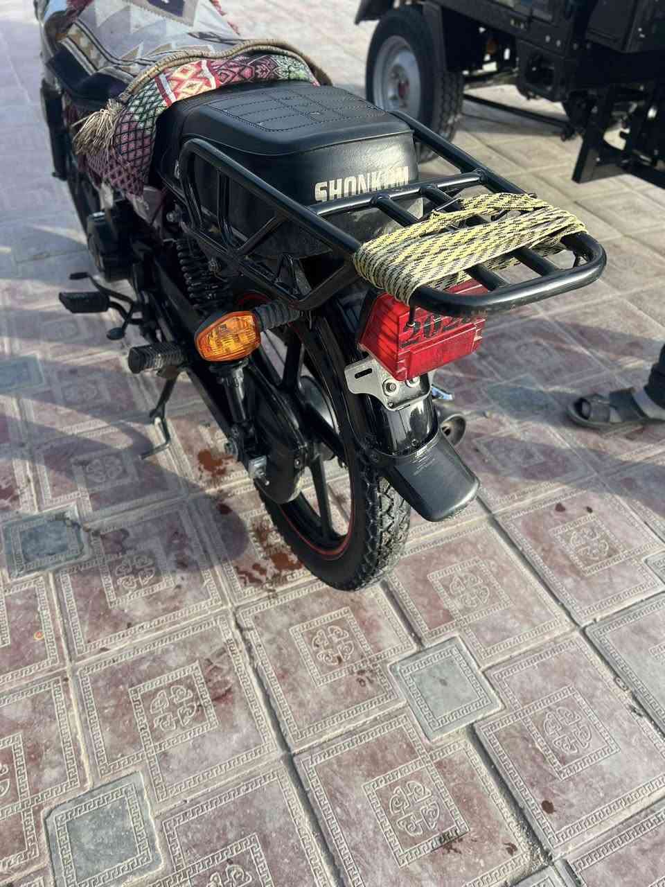 السلام عليكم
شاينك للبيع مديل 25اوراق سكنر 

الدراجه نضيفه كلشي شغال بيها 5كير 

مكينه 150سي سي مكاني كربلاء كنطره السلام الشراي يتصل وبي خير ويدللل 

***********
