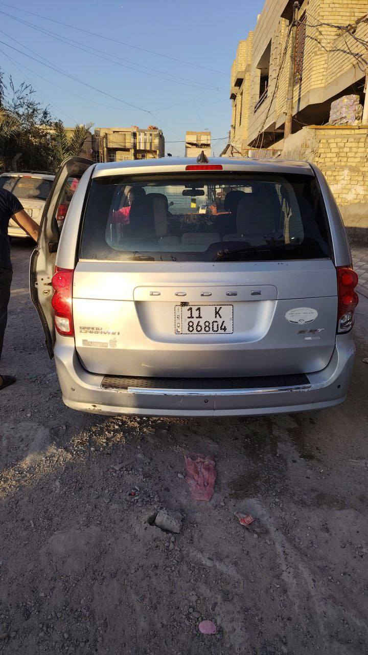 السلام عليكم 
من رخصه الادمن
كرفان موديل 12 
3قطع تبريد 
كشنات بلع 
محرك كير تبريد ممتاز
سنويه لل30
بيبان ميكانيك 
ماشيه 116 الف ميل
مكانها جميلة الثانيه
السعر 110وبيها مجال 
***********
