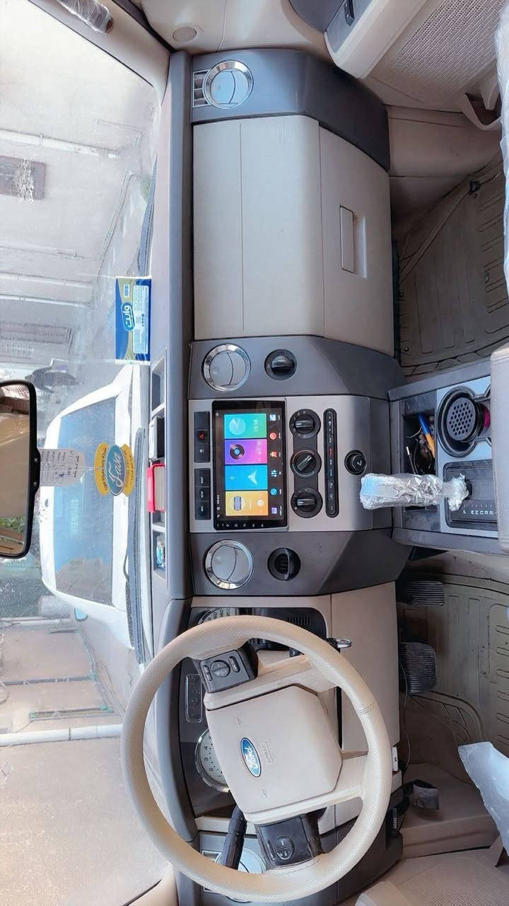 السلام عليكم سيارة فورد اكسبدشن  بدي طويل موديل 11 خليجي وكالة نيفا تو ويل المرغوب سيارة عالية وفخامة عائلية Vip تدفئة تبريد مركزي شاشة حجم كبير مع تشغيل جميع البرامج ابسمي السنوية مكانه بغداد قرب نادي الزوراء الرياضي رقم الهاتف *********** السعر 140$ وبيه مجال ان شاءالله كير ومحرك مكفول
