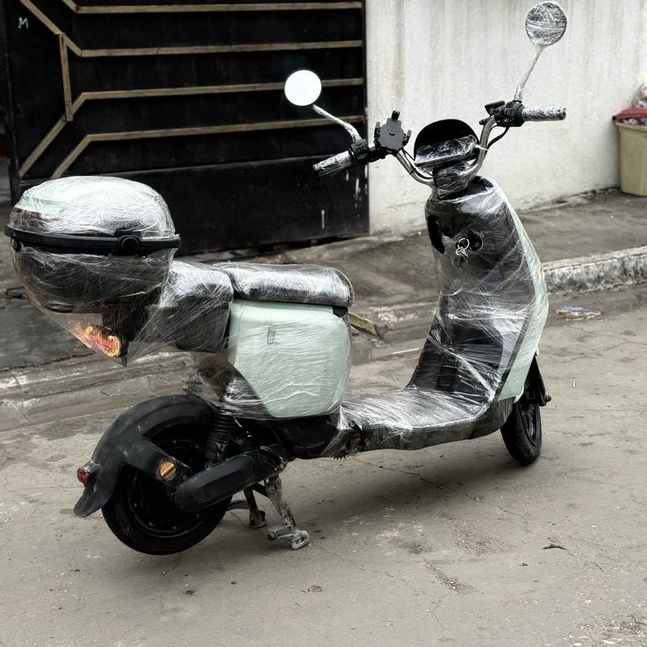 سلام عليكم
ماطور شحن للبيع نضيف
 شرط الفحص جديد
 و شاحنه ويا اسمه الماطور ريان 
السعر 400الف و بي مجال 
الرقم الهاتف ***********
