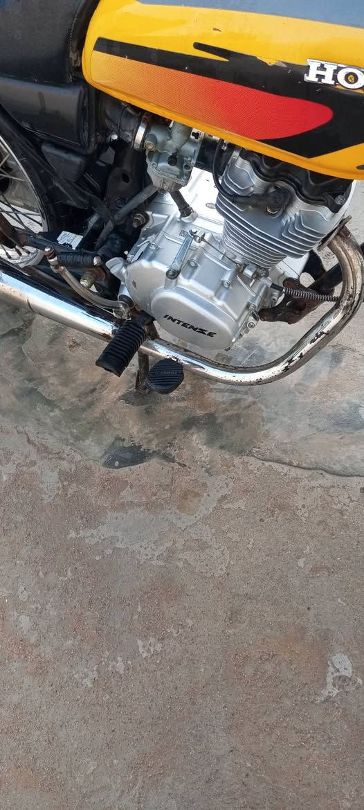 سلام عليكم دراجة ناما انتنس محرك نضيف ما مفتوح منه برغي بدون أوراق مكفوله السعر 650الف وبيها مجال الشراي يتصل على الرقم ***********
