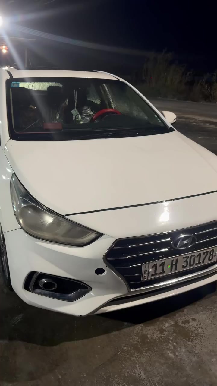 هيونداي اكسنت 
موديل 2020 خليجي
محرك 1600
السيارة بأسمي رقم الانگليزي الجديد سنوية لل29 
فول مواصفات عدى البصمة 
(شاشة ، تحكمات ستيرن، اشارات مراية جانبية، فتحة سقف، قطعتين تبريد امامي خلفي ،….الخ) تبريدها مرتب ومعروف للأكسنت بالبرودة و السيارة جداً اقتصادية 
السيارة على ايدي دهن بانزين صدر جديد امامي خلفي  ،گير ،محرك ، تخم تايرات جديد 

اخوان على سالفة الدوانز فالسيارة عندي نادراً مدگ دوانز يعتمد على دوستك وعلى نوع البانزين فلتخلي ابالك سالفه الدوانز(انسى)

الحادث مالتها بنيد ودعامية امامية فقط بدون دواخل لا لغد ولا شاصي 
شرط الفحص 
السعر 133 وبيهه مجال ان شاء الله للشراي 
اليحب يتواصل هذا رقمي *********** والرقم بي واتساب
والسيارة مكانها بغداد
