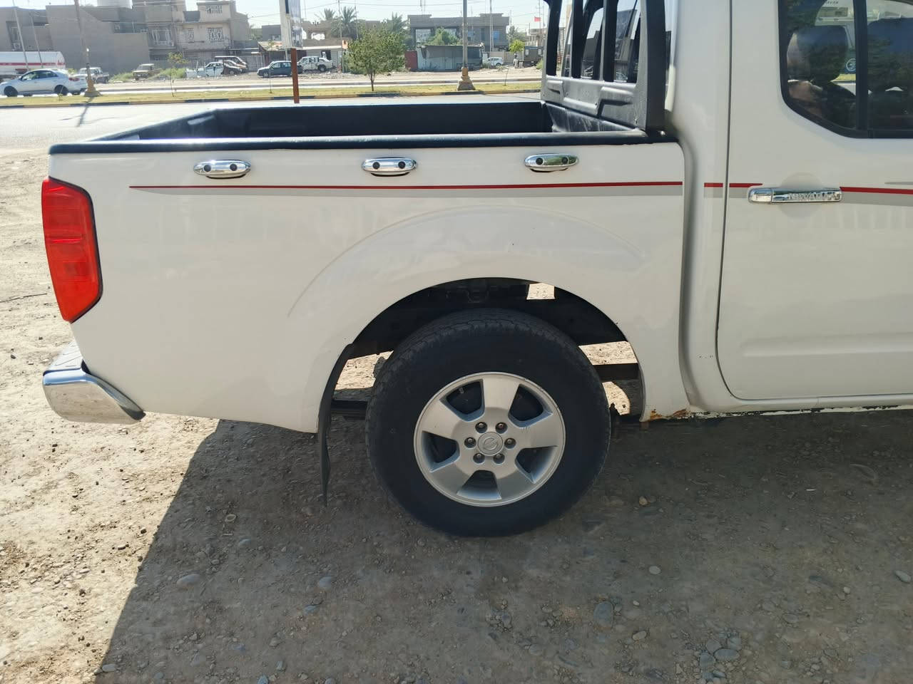 نيسان نيفارا موديل 2012 اوتماتيك رقم بابل محرك جيد جدا حداديه تخم تاير تبريد السونار مع المنشور المكان الصويرة السعر 105 بيها مجال قليل 
***********.....***********
