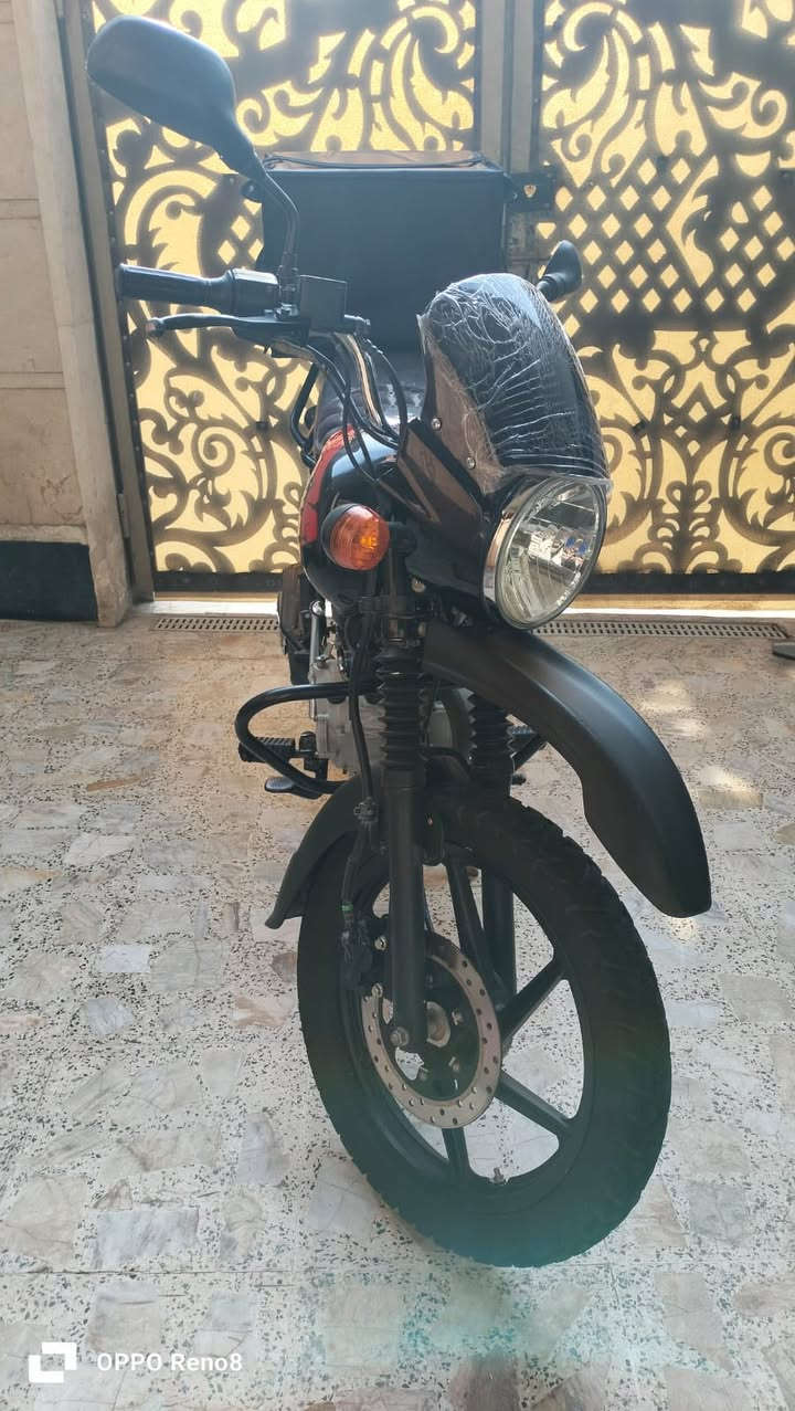 سلام عليكم بوكسر جديده فول الفول مديل 2023برغيً ما مفتوح بيها بعدها عل وكاله شركه دهن كله موتل دراجه ناعمه وجديده مثل ما موضح يمكم اوراق كامله مليون 1800وبيها مجال بسيطً   ***********
