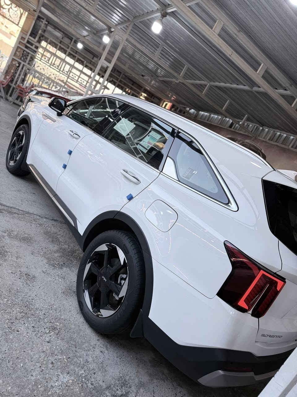 السلام عليكم سورنتو  2024  خليجي
( 4 سلندر ) 
السلام عليكم ..
سورنتو خليجي 24  ماشيه 20 الف حقيقي فول  مواصفات عدا البنراما.. جديدة .. مكفولة من الصبغ  تبديل عدا بارد .. محرك 4 سلندر 2500 .. بصمة .. تشغيل عن بعد .. بانوراما .. . 7 راكب .. جنطه كهربائية .. كرسي السايق كهرباء .. الى اخر المواصفات .... رقم بغداد .. .
السعر المطلوب 262  مجال 
للاتصال .. ***********
