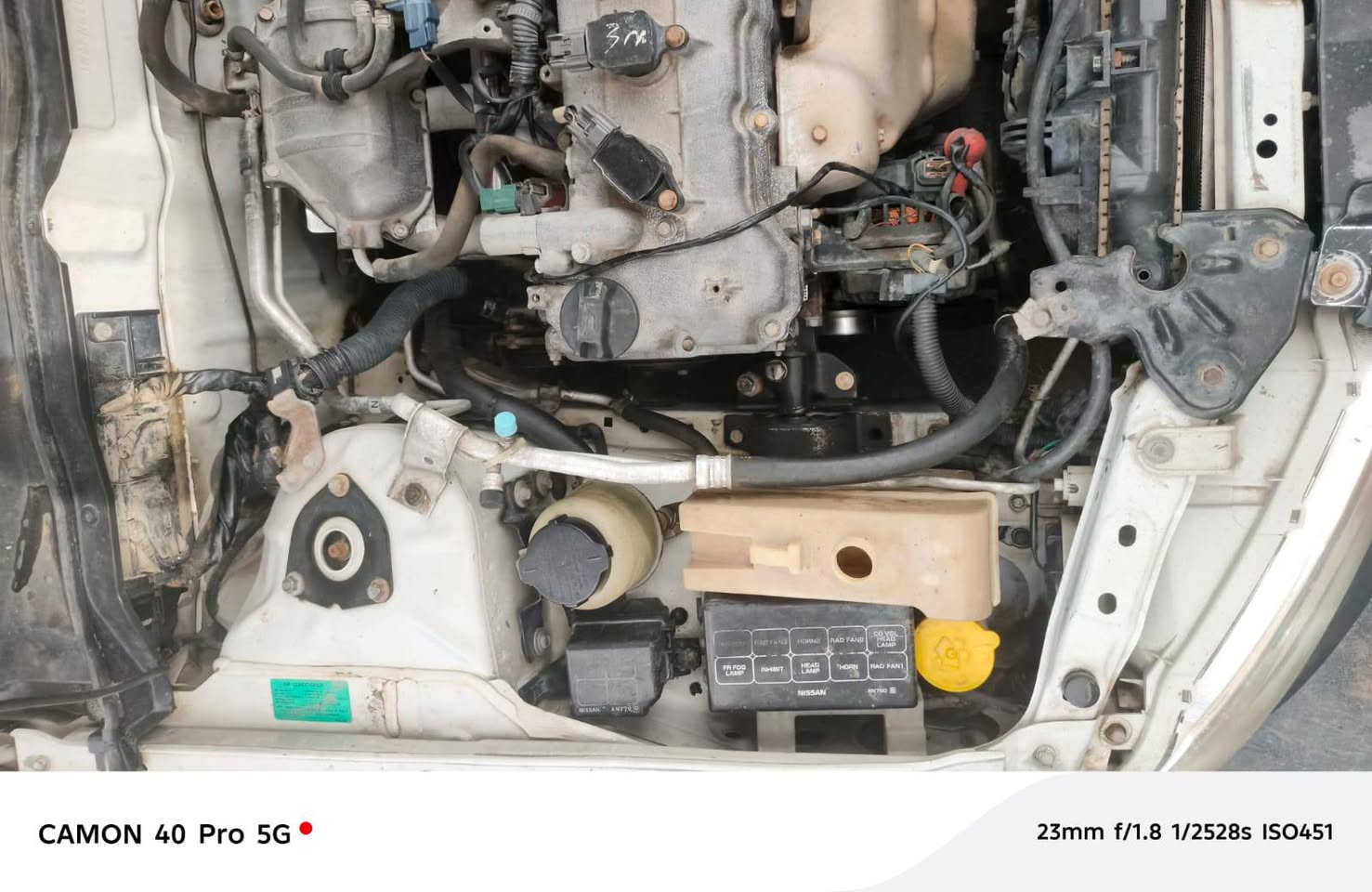 سلام عليكم
نيسان سني موديل 2005 ياباني 🇯🇵 
رقمها بغداد اربع ارقام حلو تحويل ثاني يوم 
سياره كير مكينه تبريد 
تايرات خمستهن نضيفات حيل نضيفات 
سياره خير من الله تجي وتشوف بعينك 
سياره بيها ضربه بل جاملغ الخلفي السايق ومصلح  بدون دواخل 
وجاملغ امامي  جهت الصدر انطخ مبين بل صوره 
سياره نقصها شي بصيط اكثر تفاصيل 
سعرها 74 ورقة الاتصال ***********
 ‏‪
