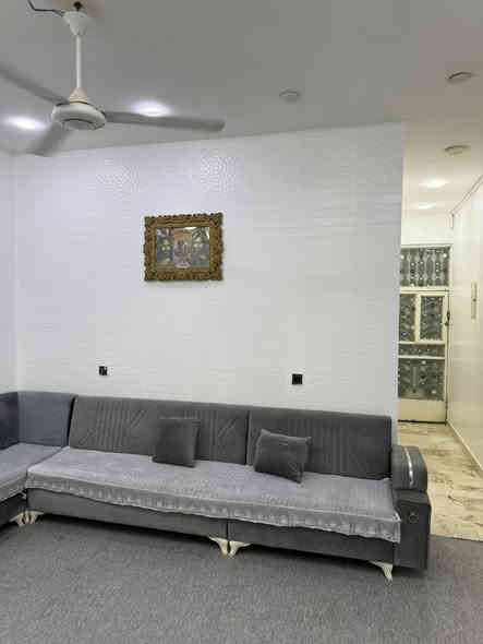 بيت 100مترللبيع طابقين كامل بناء حديث درجه اولى في حي الغدير مقابل مدرسه مطلوب مبادرة تدفع 78كاش وتسدد مبادرة 82 وتغير كفيل ودير البيت باسمك للاتصال ***********
