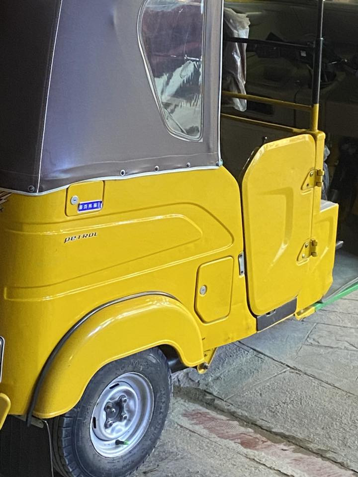 تكتك للبيع 22 شهر 1 نضيفه يشهد الله كلش حلوه بيها الشراي يدك 9ملاين وبيها مجال بسيط ب اسمي ثانب يوم تحويل  ملاحضات بسيطه هذا رقمي  ***********
