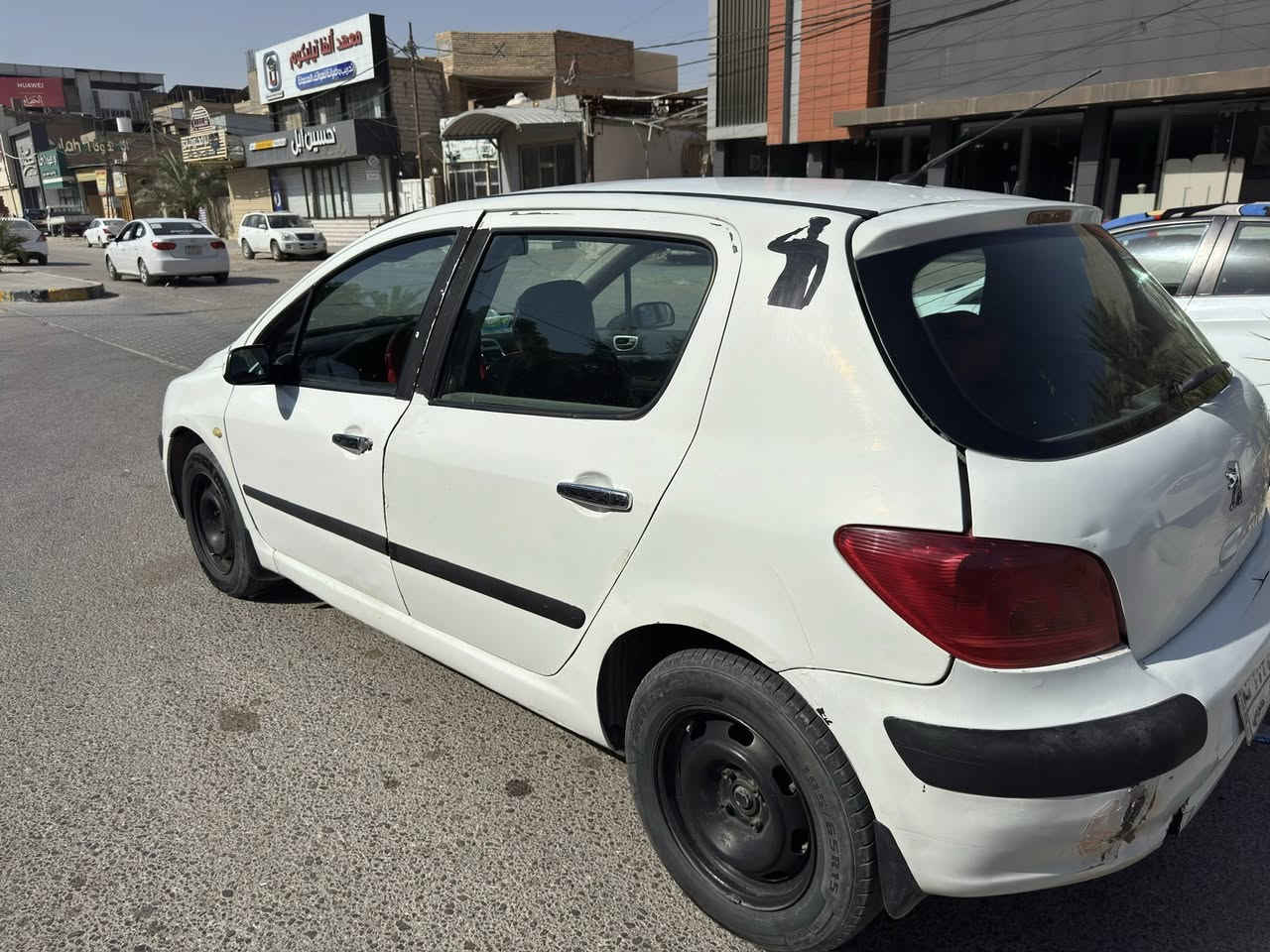 سلام عليكم 
للبيع بيجو فرنسي 307 موديل 2004 
تبريد شغال 
كير اوتوماتيك 
رقم بغداد مشروع وطني 
سنوية 2028 
كهربائيات الداخليه والمحرك كلها شغاله وبلادي 
السعر 46 وبيها مجال 

مكان السيارة نجف 
***********
