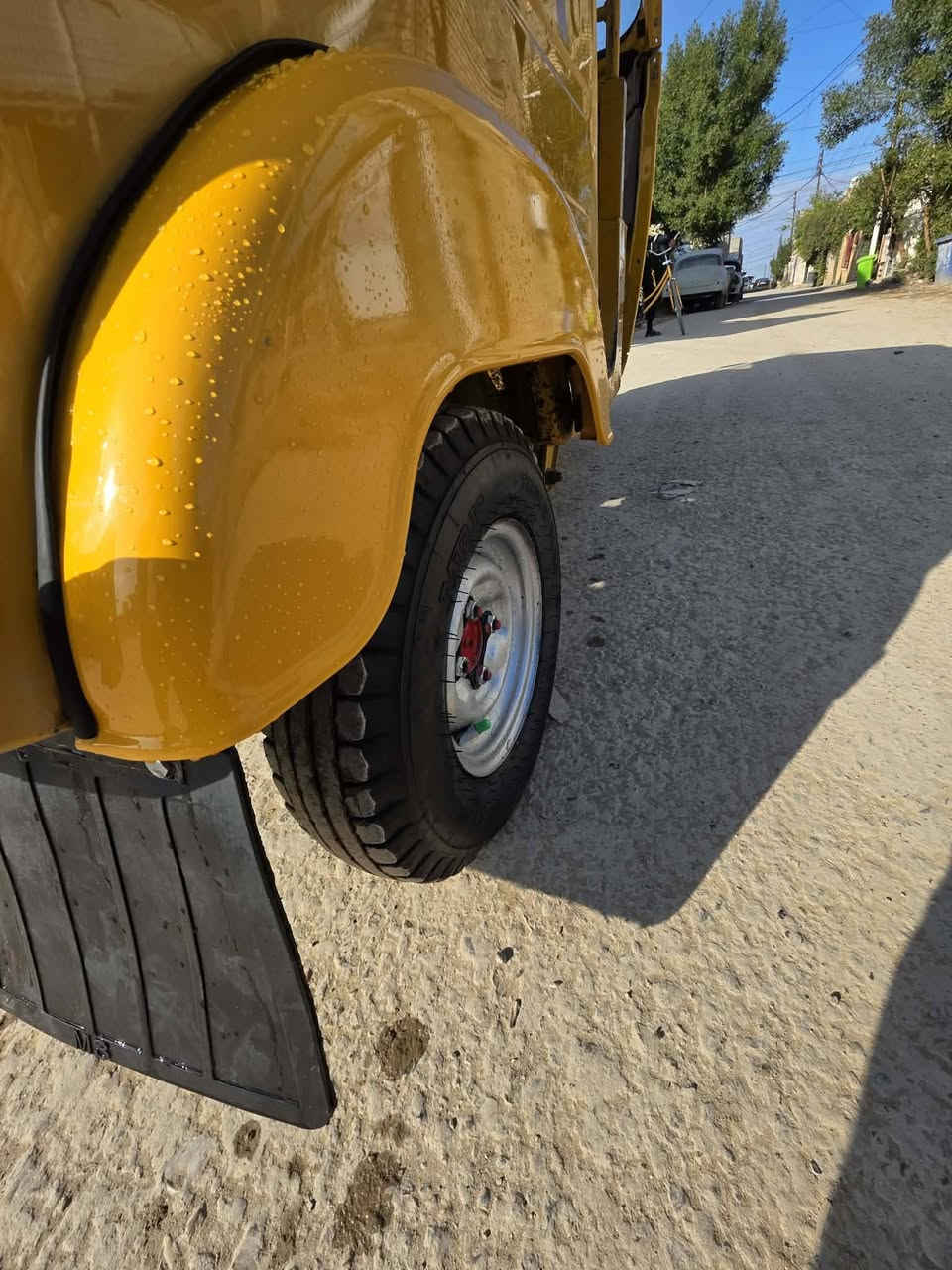 سلام عليكم تكتك للبيع مديل 2020 شهر 10 رقم بغداد بلاديه نضيفه خير من الله بلاديه مكينه واكسن نضيفه سعر  سته وربعمية وبيهة مجال الطيب عنوان بغداد قرب سيطرة الشعب رقم الهاتف ***********
