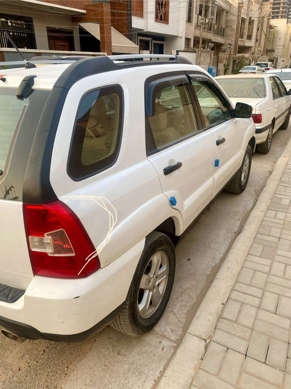 كيا سبورتاج 2009 مكفوله كفاله عامه بيه صبغ اربع اصابع جاملغ الخلفي الايمن موضح بلصوره مأشر عليه تبريد ثلج شاشه كامره حساسات سياره كلش جديده صح ماشيه 200 وشويه الف بس ولله محافظين عليه حلوه كلش احله من الصور السعر 125 بيه مجال كلشي اكوبسوك وكلشي وسعره مكان السياره الدوره بلفرع قبل كليه دجله ***********
