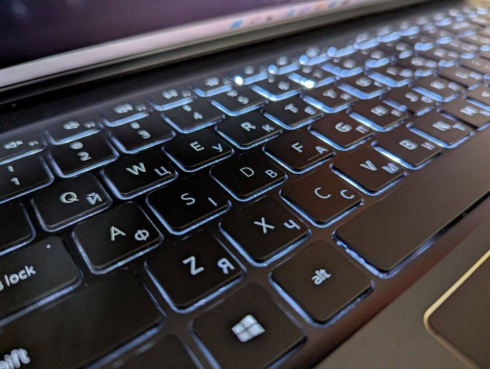 السلام عليكم
لابتوب كيمنك للبيع 
لابتوب Dell Vostro 7620    (جيل الحادي عشر) للبيع 
المعالج core i7 -11800H (الجيل حادي عشر)
الرام  (ddr4)  حجم 16GB  قابل للتطوير
الهارد (Ssd) 512 ssd  m.2  اللي يعتبر من اسرع انواع الهاردات 
كرت الشاشة الخارجي (Nvidia Geforce RTX 3050 ) حجم 4 كيكا 
الشاشه حجم 16.0 انج ضد التوهج  والانعكاس 
نظافة تصل الى 98% 
باتري ليثيوم 6 خلايا شحن سريع 135 واط وشاحنته الاصليه 
  كيبورد ضوئي لون احمر  ليزري وبيهه منفذ تايب سي ورام وسيم كرت وكامره دقة 1080 الحاسبه مستخدمه شي قليل شخط واحد ‏ مابيه
بطارية 5 ساعات أو اكثر وحسب الاستخدام 
 بطارية قوية 🔋
  ‏وزن الابتوب خفيف ومناسب للتنقل
  ‏+
  ‏هدية 🎁
(ماوس+شاحنة اصلية 135W شحن سريع)
+++
هدية مع الابتوب
3 العاب+لعبة ببجي 120 فريم 
  ‏+
برامج
Microsoft office 2025
AUTOCAD 2025
PHOTOSHOP 2025

وافق ادمن❤️❤️
واتساب ***********‬‏
