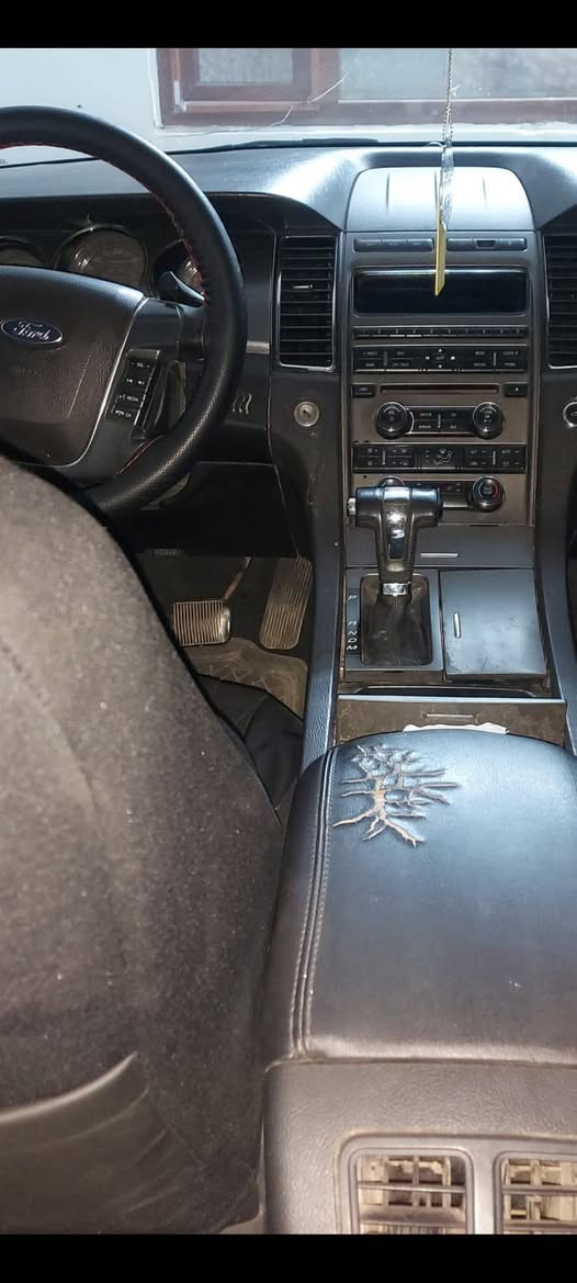 فورد تورس ٢٠١٠  تبريد تدفئة تحكم استيرن شفتات تحديد السرعه بيها صبغ ربع بونيد صبغ . سنويه بسمي لغاية ٢٠٣٠ وهزه جديد رقم سليمانيه مكان السياره كركوك سعرها ٩٥ ورقه وبيها مجال للشراي... الاتصال *********** كركوك, العراق
