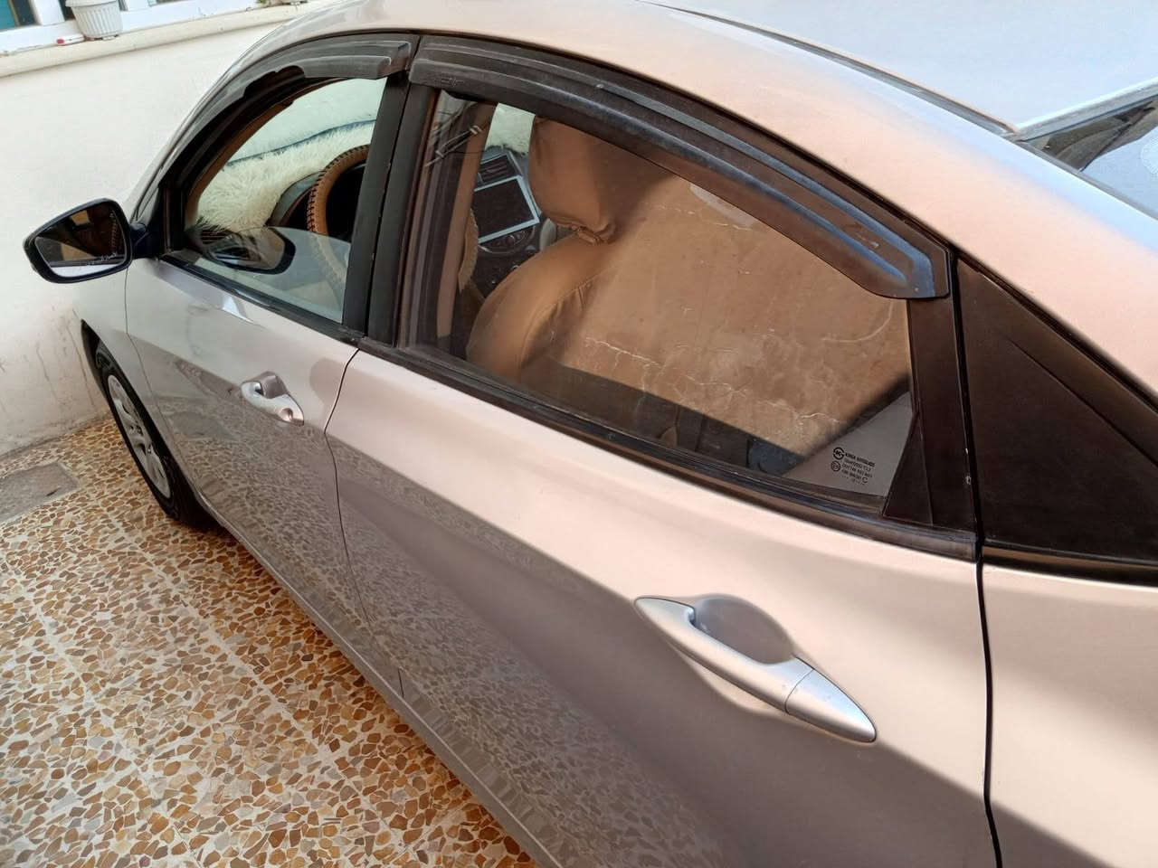 هونداي اكسنت 2012 
صبغ 4 قطع بدون دواخل
سعر 88 ورقة غرامة ورقتين تنزل من السعر للاستفسار الاتصال ع الرقم ***********
ملاحظة الاتصال من الساعة 1ظهرا حتى الساعة 6 مساءآ
