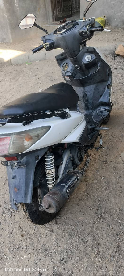 سلام عليكم دراجه سكزن موديل 2021سعر 550 وبي مجال شي قليل مكاني الكرمه ادراجه مابيه اوراق هاذه رقم الهاتف وثنينهن بيهن واتساب ***********---***********

