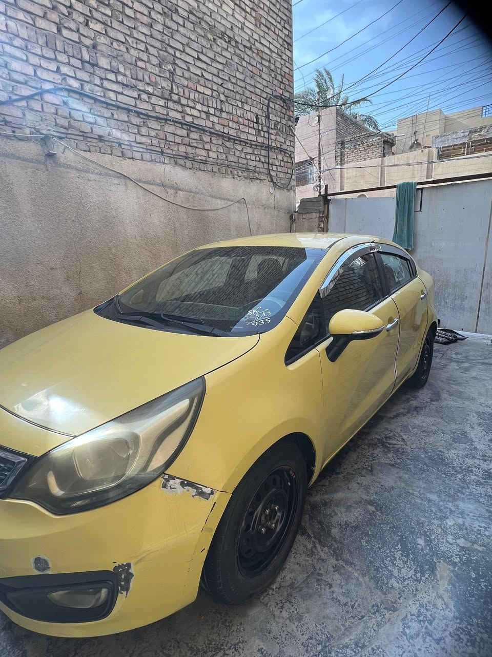 السلام وعليكم كيا ريو ٢٠١٢ خليجي ١٦٠٠ سياره حلوه نضيفه كير مكينه خير من الله تخم تاير جديد صدر ١٠٠/٧٠ مابيه اي حادث بس طخات بسيطه مثل ماشوفون  سياره يرادله ملاحظات بسيطه وتبريد رقم بغداد   ٧٤ ورقه وبيه مجال بسيط حك الجيه مامتواجد عل نت للإستفسار عل الرقم *********** مكان السياره بغداد الشعب
