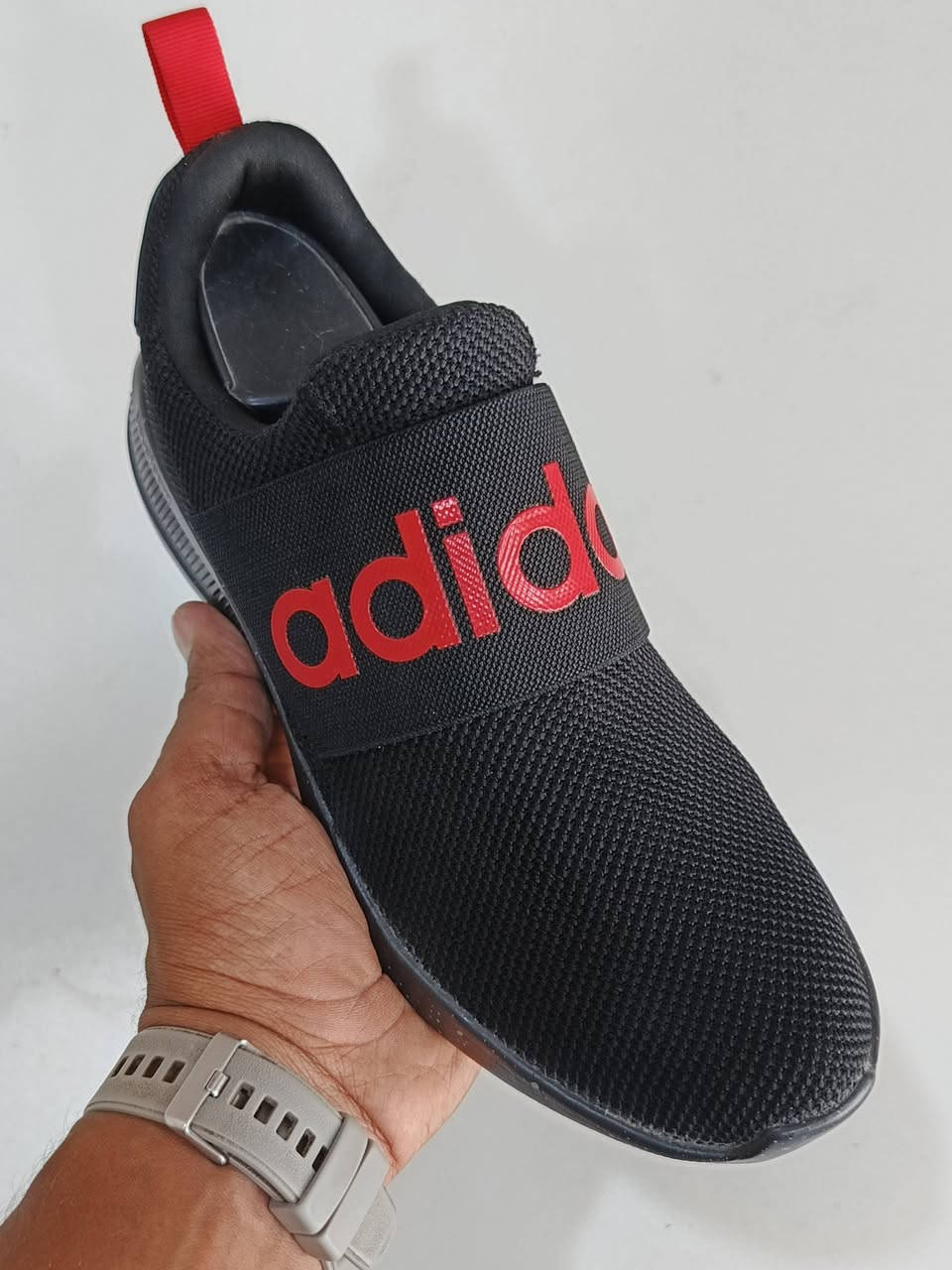 اديداس كلاود فوم اصلي اورجنال
▪️قياس 41---26cm طول القدم 
👟 طبي وزن خفيف مريح القدم 
☎ واتساب ***********☎
🚗 توصيل كافة محافظات العراق 🚗
