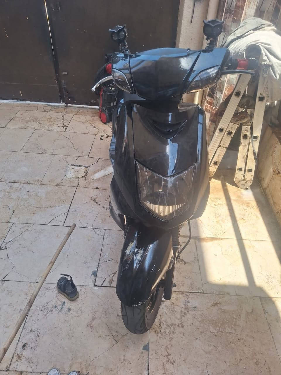 🏍️ للبيع دراجة سكنس ياباني (نثية) 🇯🇵
الدراجة بحالة ممتازة ومحافظ عليها، وتعتبر فرصة للي يدور النظافة والقوة! 💪

​📝 المواصفات والمميزات:

​المحرك: مكفول، برغي ما مفتوح بي (شغل نظيف). 
✅ ​الكهربائيات: كل شي بيها شغال تمام. 
💡 ​الحالة العامة: دراجة تخبل وسريعة، وعناية خاصة بنظافتها. ✨ 

​⚠️ ملاحظات بسيطة:

​الكفرات مصبوغة باللون الأسود. 🖤 ​
كيج السرعة يحتاج تصليح (عاطل). 🛠️ ​
كيج البانزين شغال 100%. ⛽ 

​💰 السعر: 600 ألف دينار عراقي، وبيها مجال قليل للطيبين (للشراي). 🤝

​📍 الموقع: كربلاء - حي الحر. 🚩

📞 للاستفسار والاتصال: ***********
