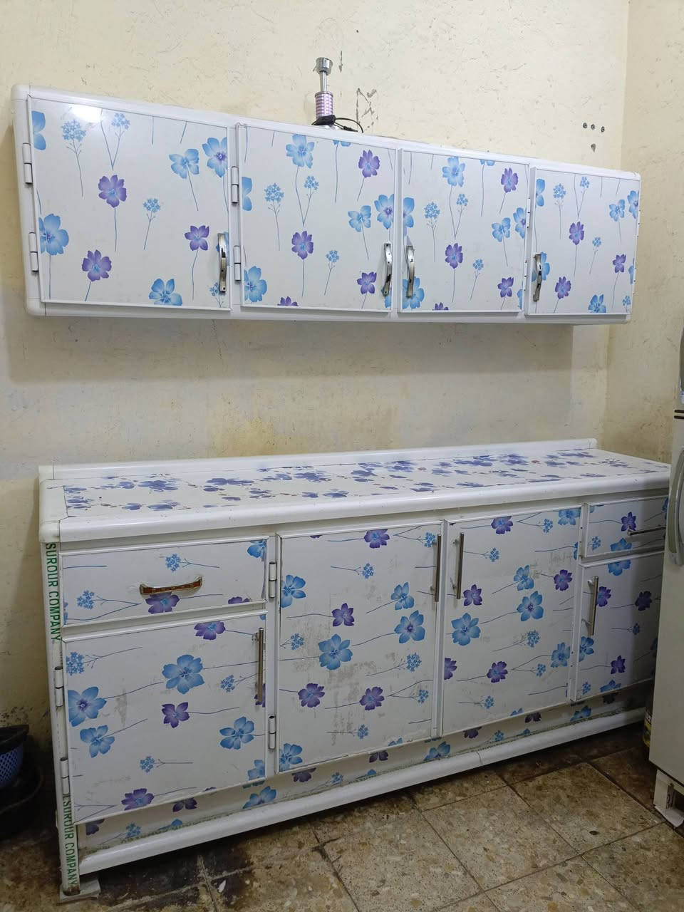 كاونتر مع سنك 3 قطع تركي تزكام درجة اولى ثكيل كلش نضيف قياس الكاونتر مترتين وقياس السنك متر سعر مناسب اني مكلف بلنشر الاتصال بلرقم واتساب موجود 
***********
