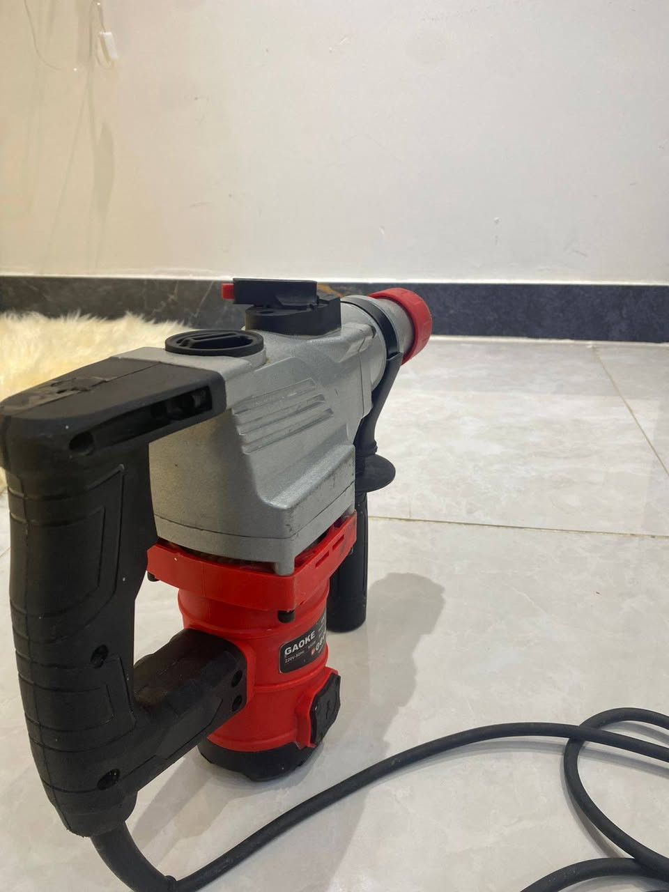 السلام عليكم اخوان ورمضان كريم دريل جك همر ماركة GAOKE الغني عن التعريف اخو الجديد شرط الفحص ماداخل تصليح فحمه مابدله بيه يعني جديد كلش
السعر 45 الف  للاتصال على الرقم ***********
