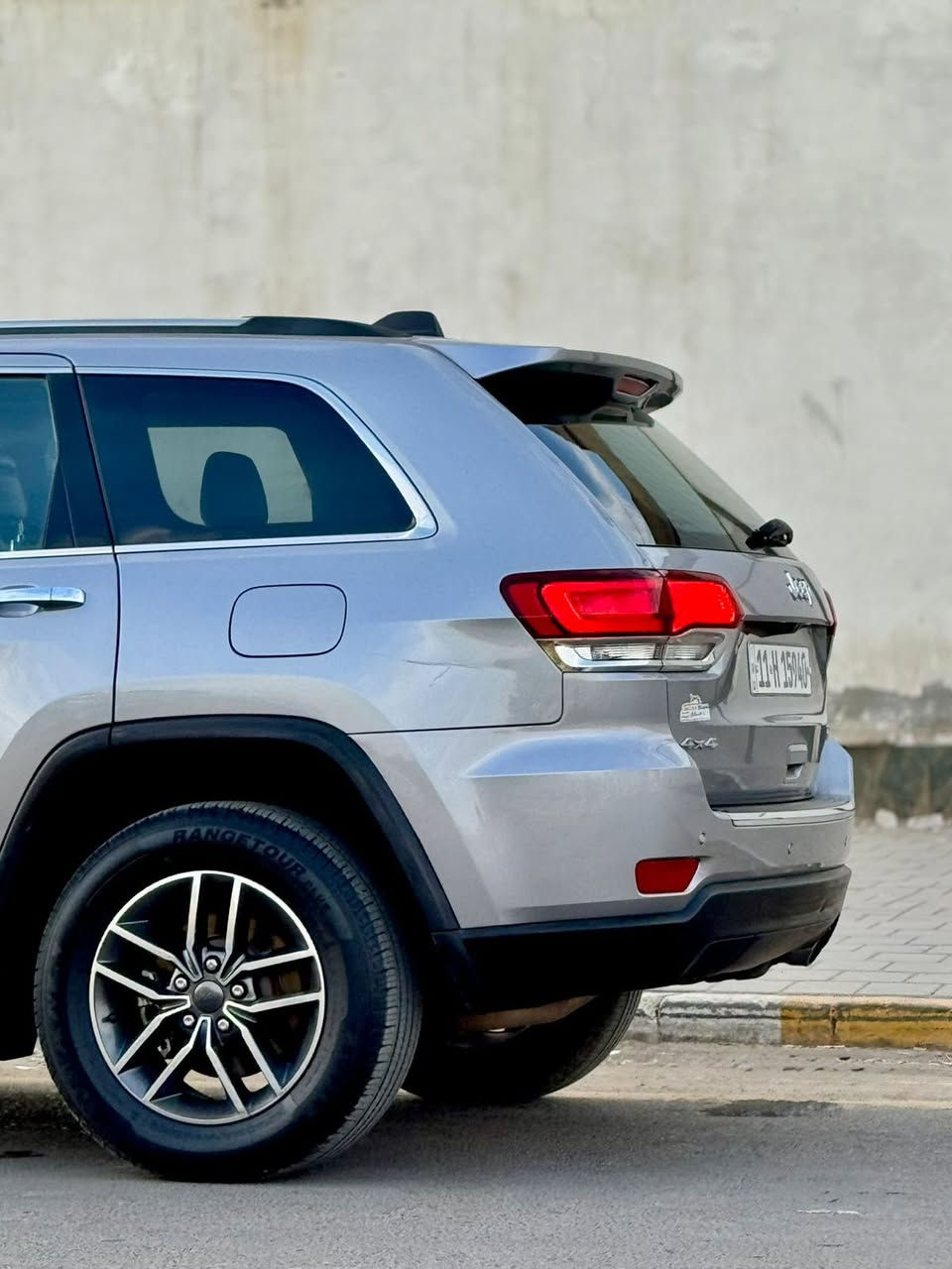 جيب موديل 2020

حادثهة جاملغ وبنيد كلش خفيف 

كير مكينة كفالة ممفتوح

اللون / اسلفر

العداد / 64 ميل قابل للزيادة 

المواصفات :———

بانورما فول

رادار امامي بالدعامية

رادار جانبي / يمين & يسار 

كشنات تدفئة

شفتات استيرن 

بريك اوتو 

كشنات جلد & شاموه

ستيرن تحكمات فول & تدفئة ستيرن

نظام البانزين / Eco & Sport

بصمة تشغيل عن بعد

شاشة كبيرة متحركة 

مداخل / AUX & USP

المحرك / 3600 

الصندق كهربائي 

حساس خلفي 

مكاني بغداد البياع بسمي

سعر 210 بية مجال الاستفسار ***********
