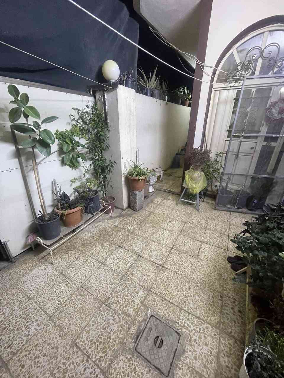 دار للبيع طابو ملك صرف 
المساحة100 متر مربع واجه 10 ركن
يقع ع 3 شوارع 

الدار طابقين
يحتوي  الطابق الأول على استقبال ومطبخ 
وغرفة نوم وصحيات وحوش صغير

طابق ثاني غرفتين نوم وصحيات ومخزن 

موقع الدار كركوك شارع عبدالرحمن قرب 
جامعة كركوك 

منطقة جداً هادئة وحلوة

💵السعر 125 وقابل للمعاملة 💵

 1- التعامل يكون مع صاحب العقار الشرعي
2- المكتب  وسيط بين الطرفين ولحفظ الأجراءات  القانونية والتأكد من صحة العقار قبل تسليم اي مبلغ بأشراف قانوني 
——————
3- الرقم الخاص بالمكتب للأتصال ***********
—————
4-موقع   المكتب كركوك حي الواسطي 
سايدين العمارة الخضره مقابل شقق الغاز               ومجاور دكتورة سلوى البياتي 
 🏦مكتب سُلطان العقار 🏦 
 بأدراة أستاذ سيف 
 للأتصال ***********
✅نستقبل جميع عروضاتكم السكنيه والتجاريه في كركوك 💯والترويج لها عبر الصفحه الخاصة بالمكتب
للأستثمار والتطوير العقاري  معنا نحو الأفضل المكتب مجاز من غرفة تجارة ونتعامل بأشراف قانوني
